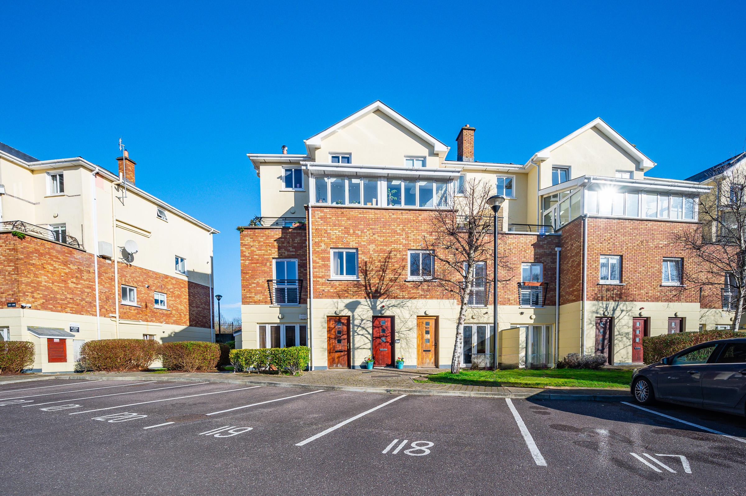 02.12 118 The Heaven, Jacobs Island Stokes H Pix Web 06