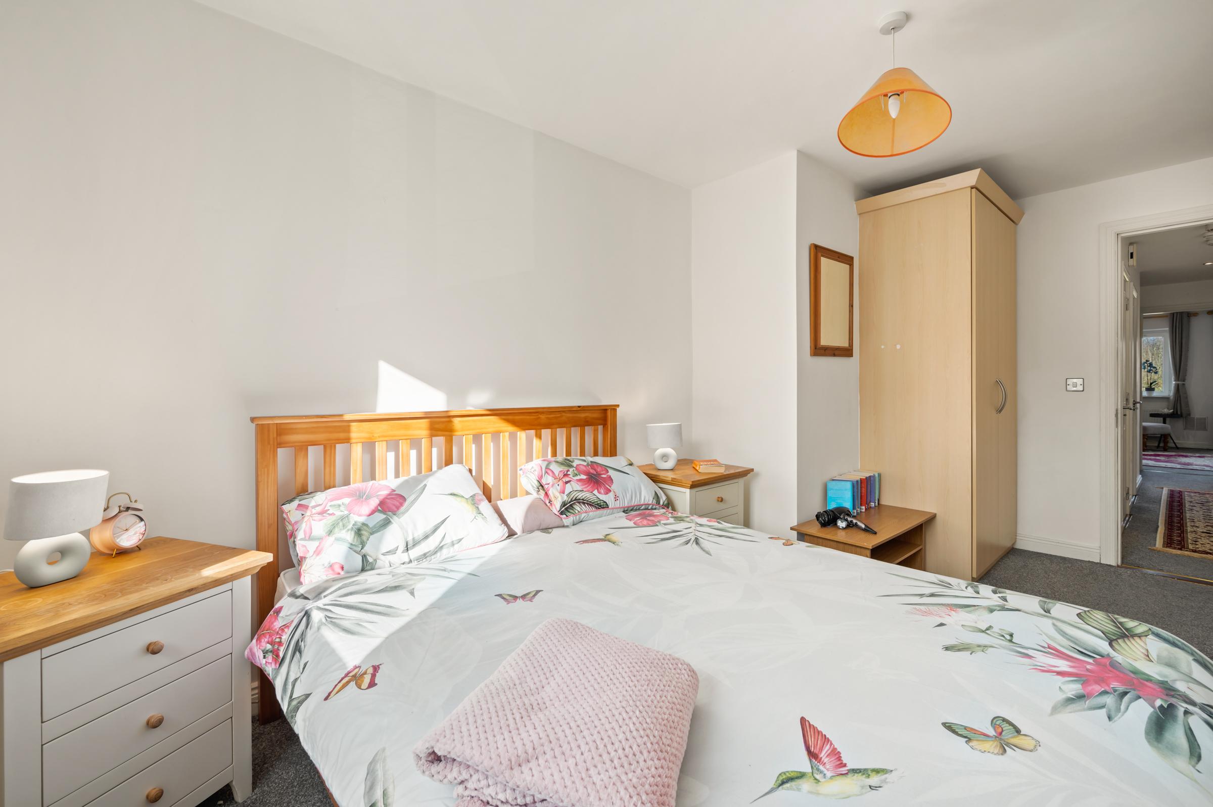 02.12 118 The Heaven, Jacobs Island Stokes H Pix Web 10