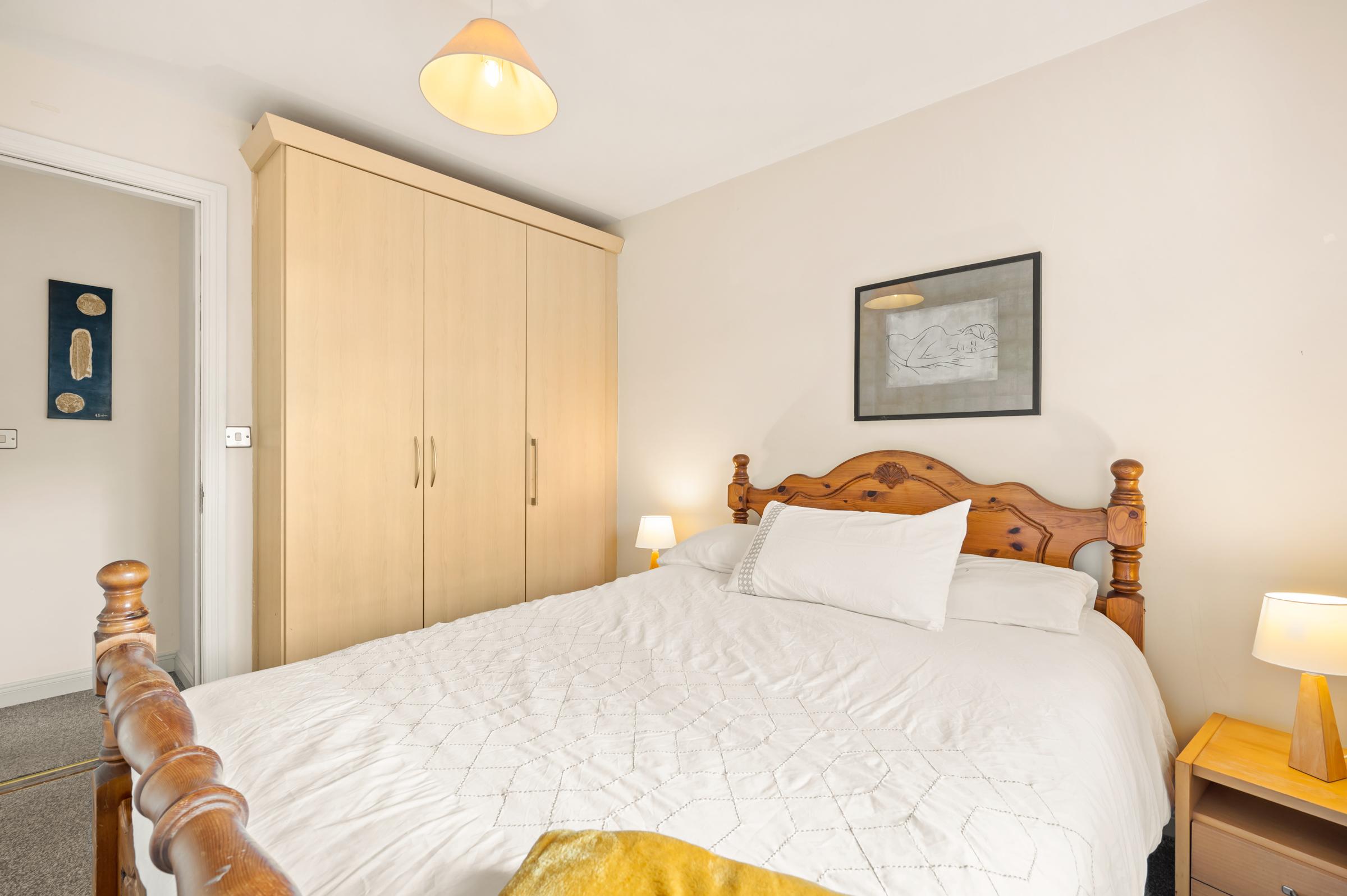 02.12 118 The Heaven, Jacobs Island Stokes H Pix Web 12