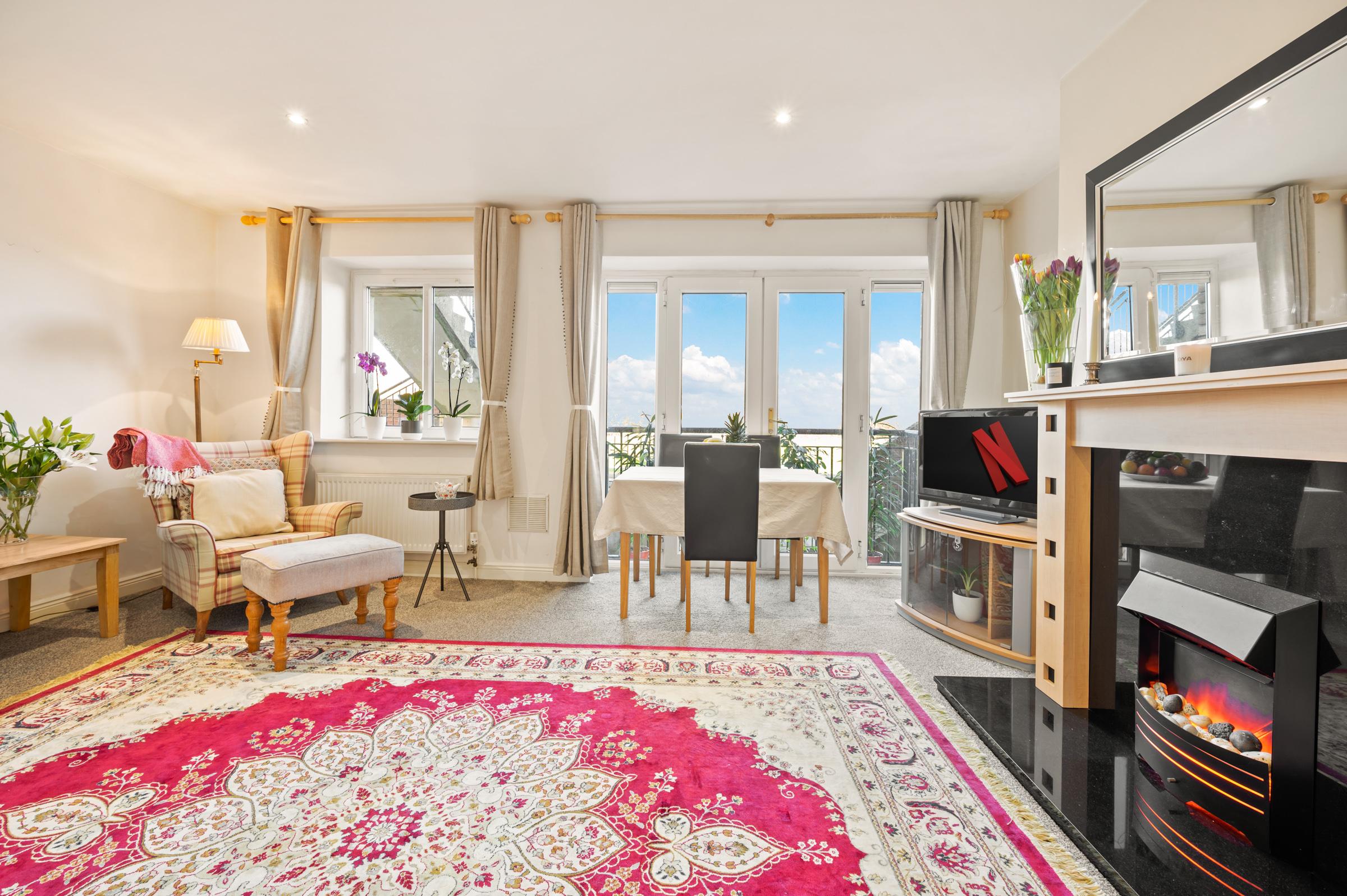 02.12 118 The Heaven, Jacobs Island Stokes H Pix Web 18