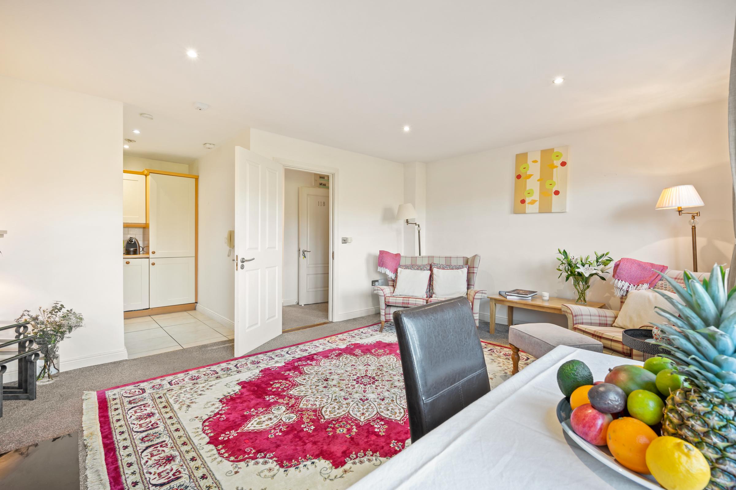 02.12 118 The Heaven, Jacobs Island Stokes H Pix Web 19