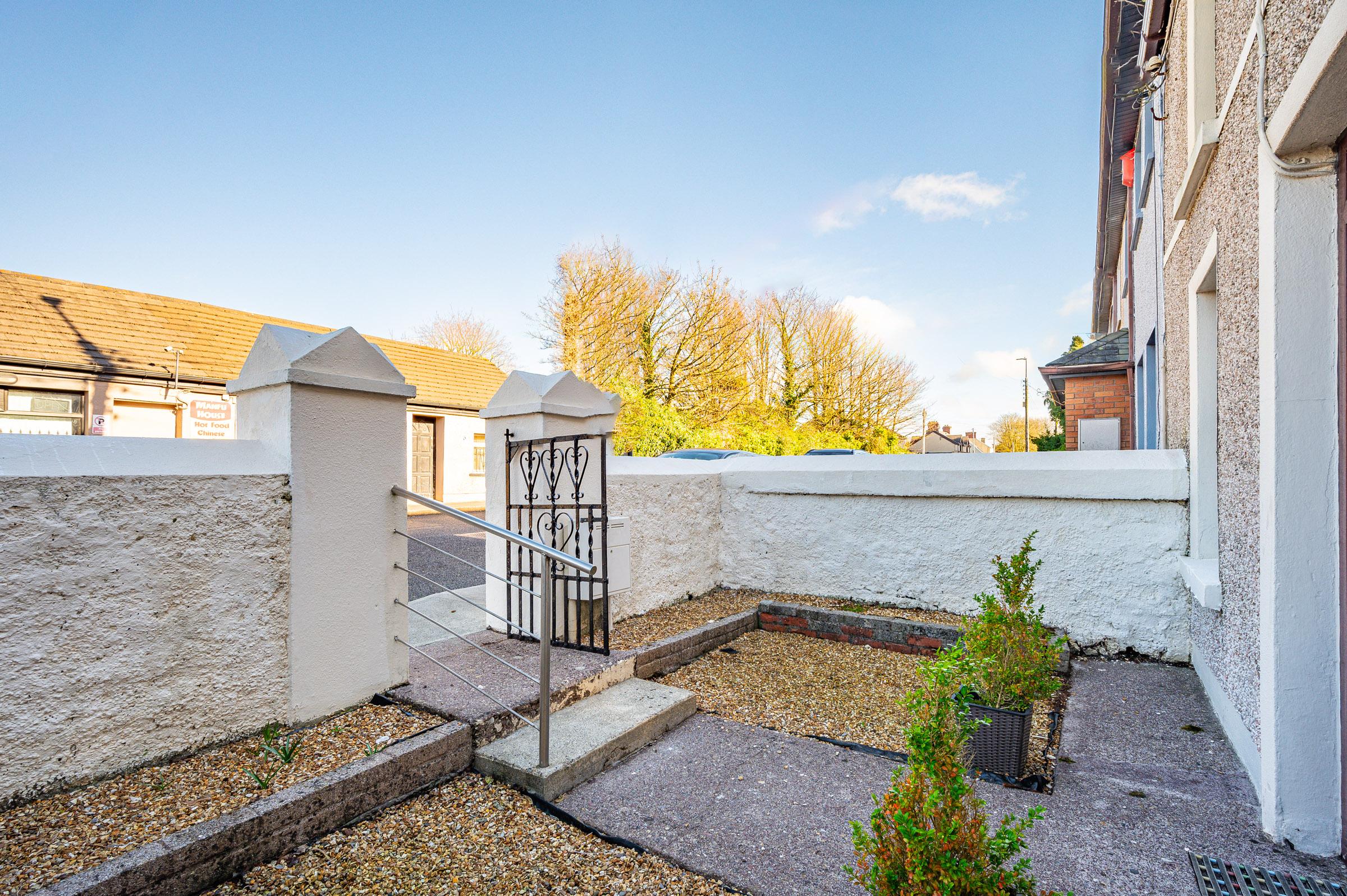 02.12 Ivyclad, Ballinlough Road Stokes H Pix Web 05