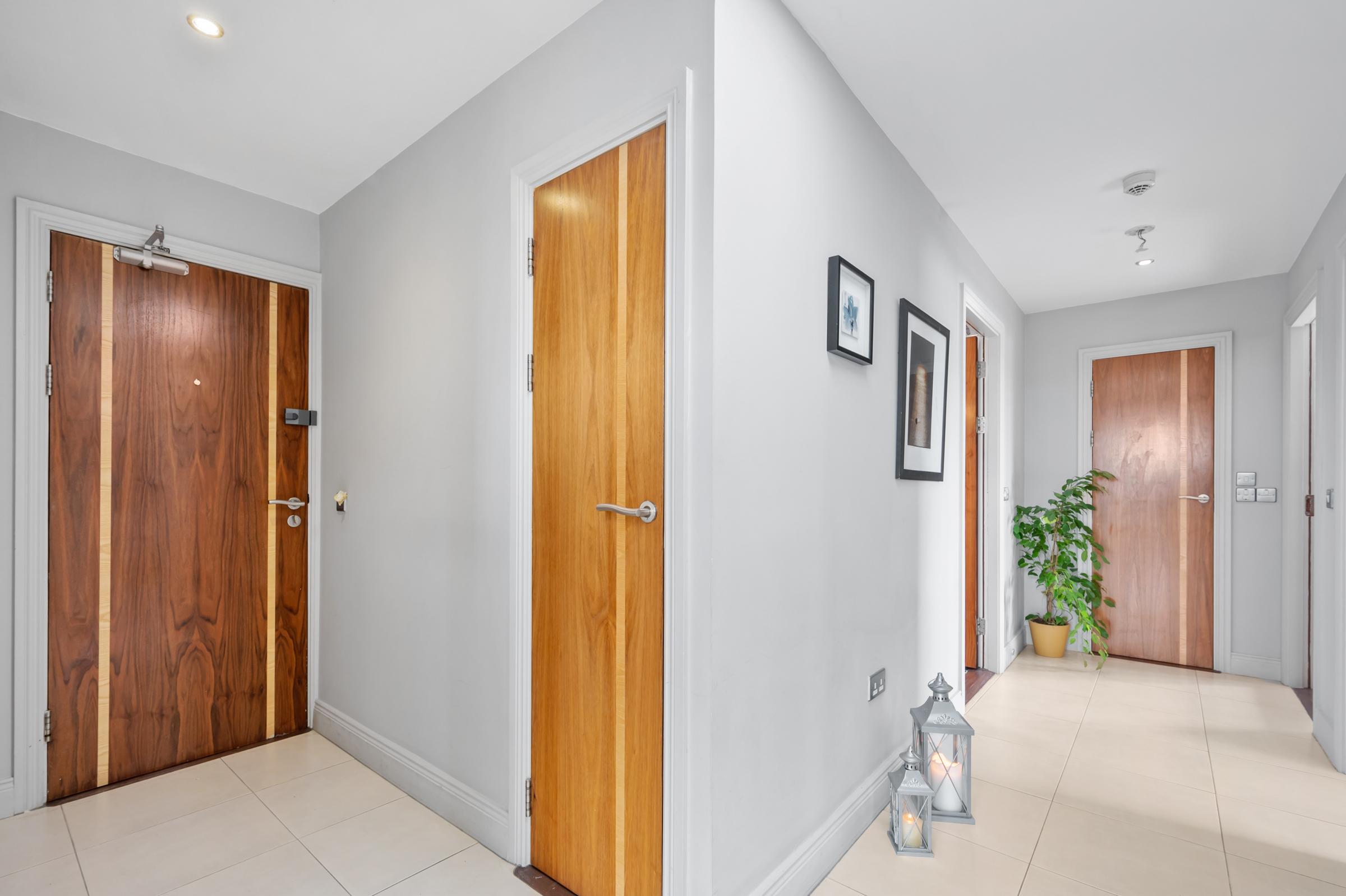 04.09 652 The Kingfisher, The Sanctuary, Jacob's Island, Mahon, Cork Stokes H Pix Web 03