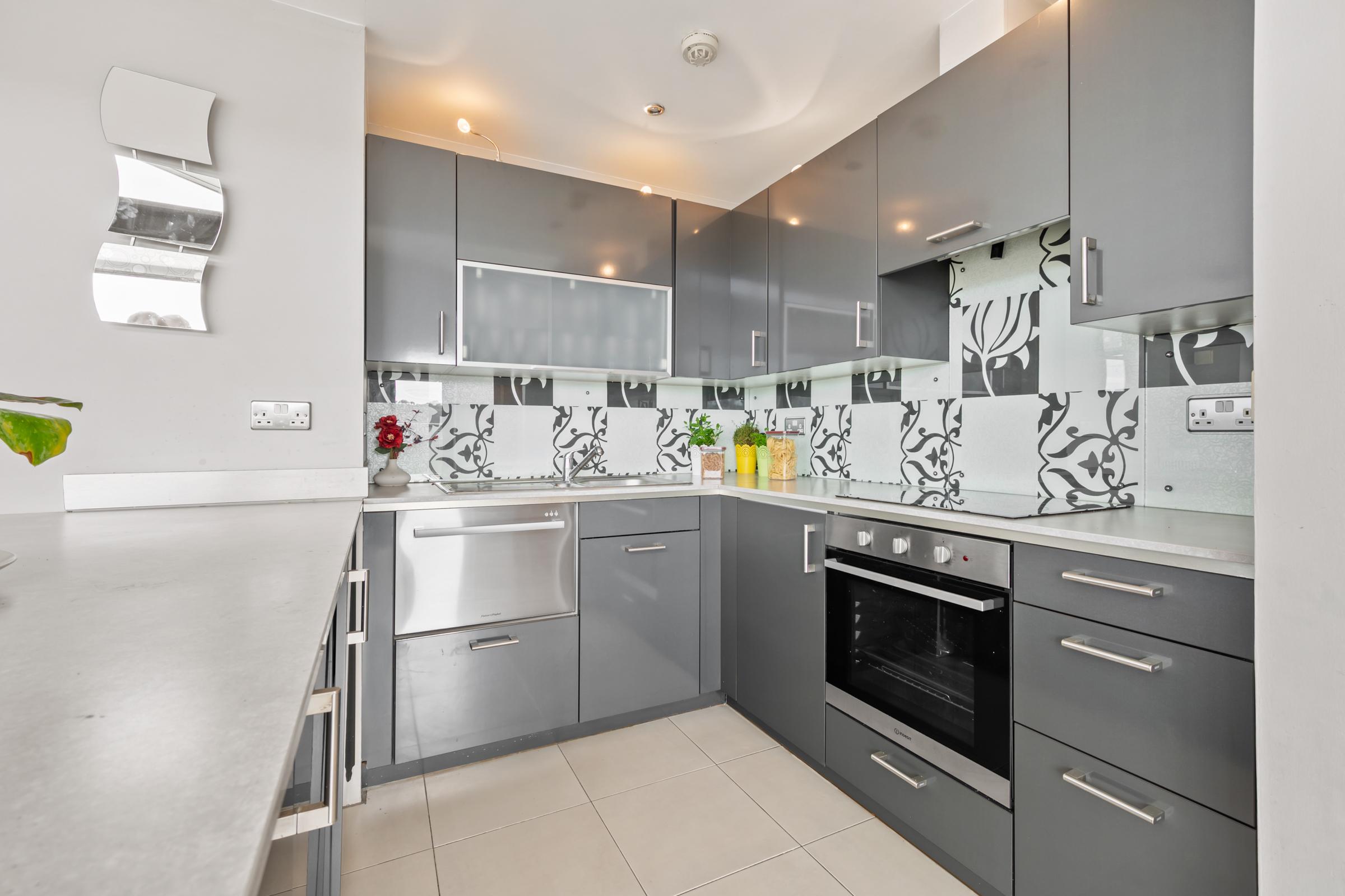 04.09 652 The Kingfisher, The Sanctuary, Jacob's Island, Mahon, Cork Stokes H Pix Web 05