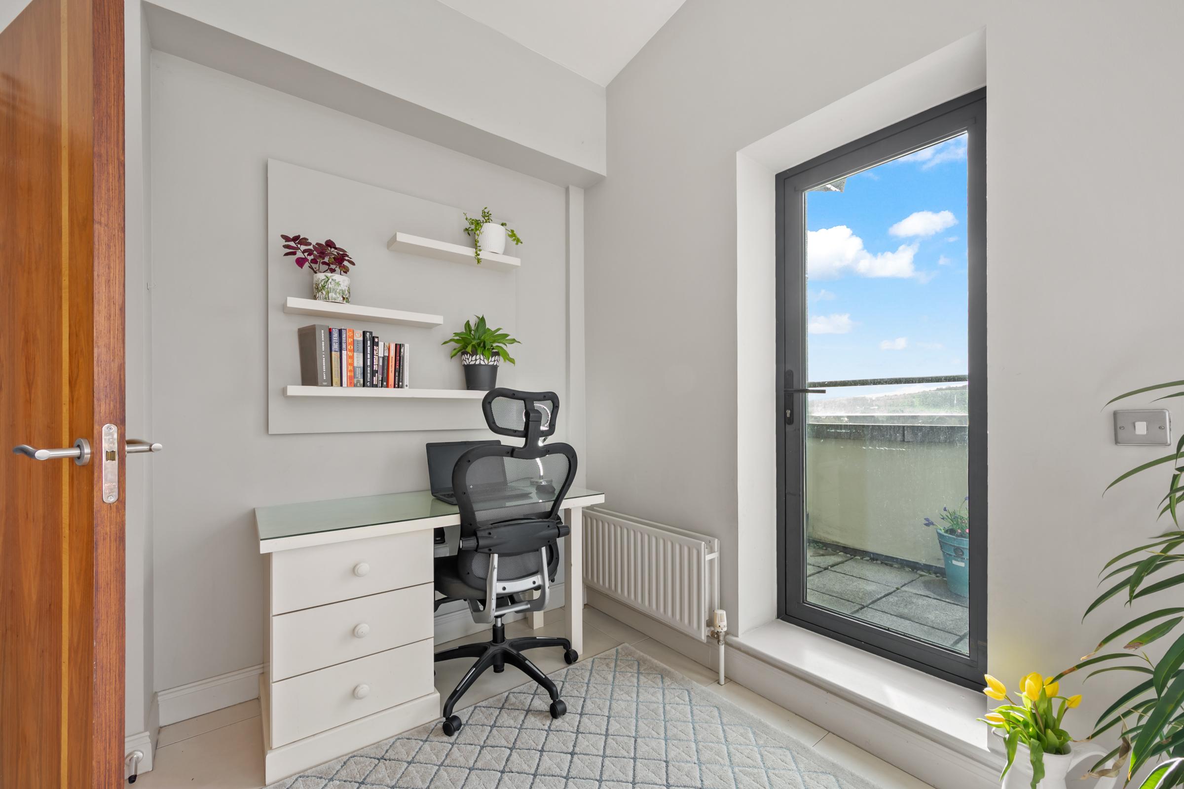 04.09 652 The Kingfisher, The Sanctuary, Jacob's Island, Mahon, Cork Stokes H Pix Web 11