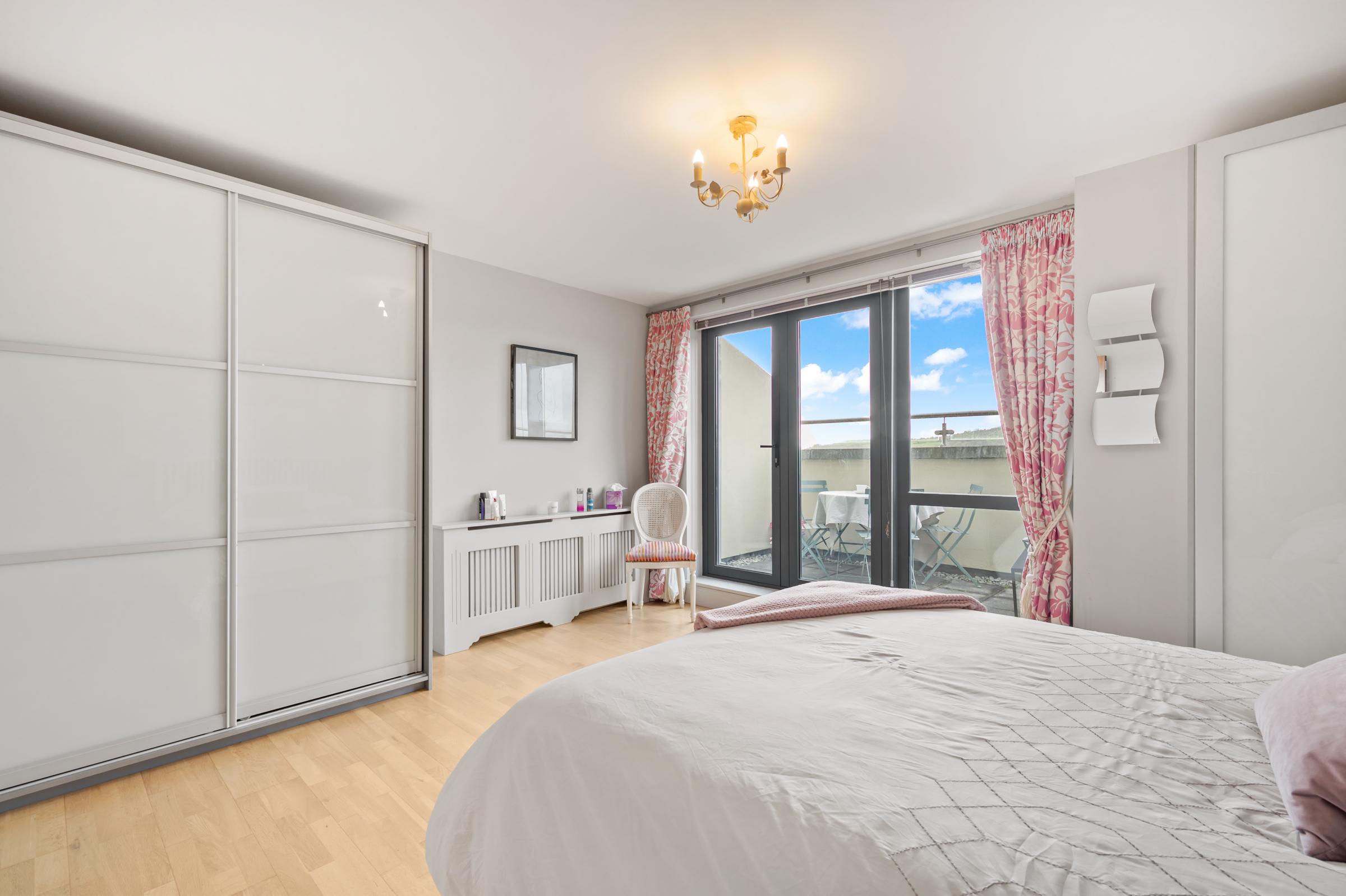 04.09 652 The Kingfisher, The Sanctuary, Jacob's Island, Mahon, Cork Stokes H Pix Web 14