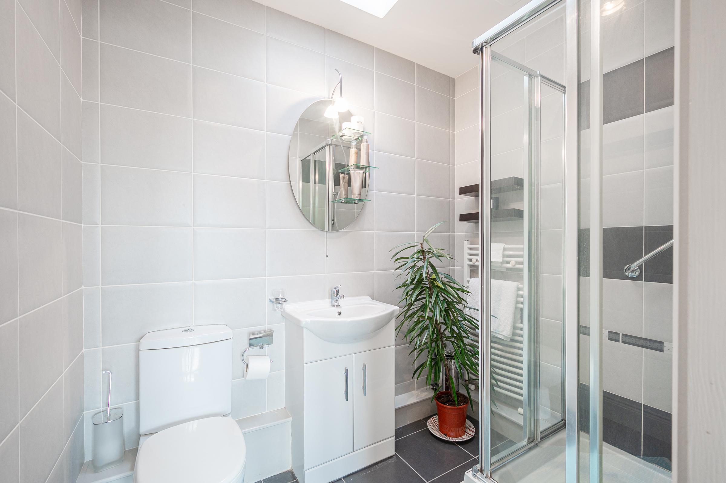 04.09 652 The Kingfisher, The Sanctuary, Jacob's Island, Mahon, Cork Stokes H Pix Web 15