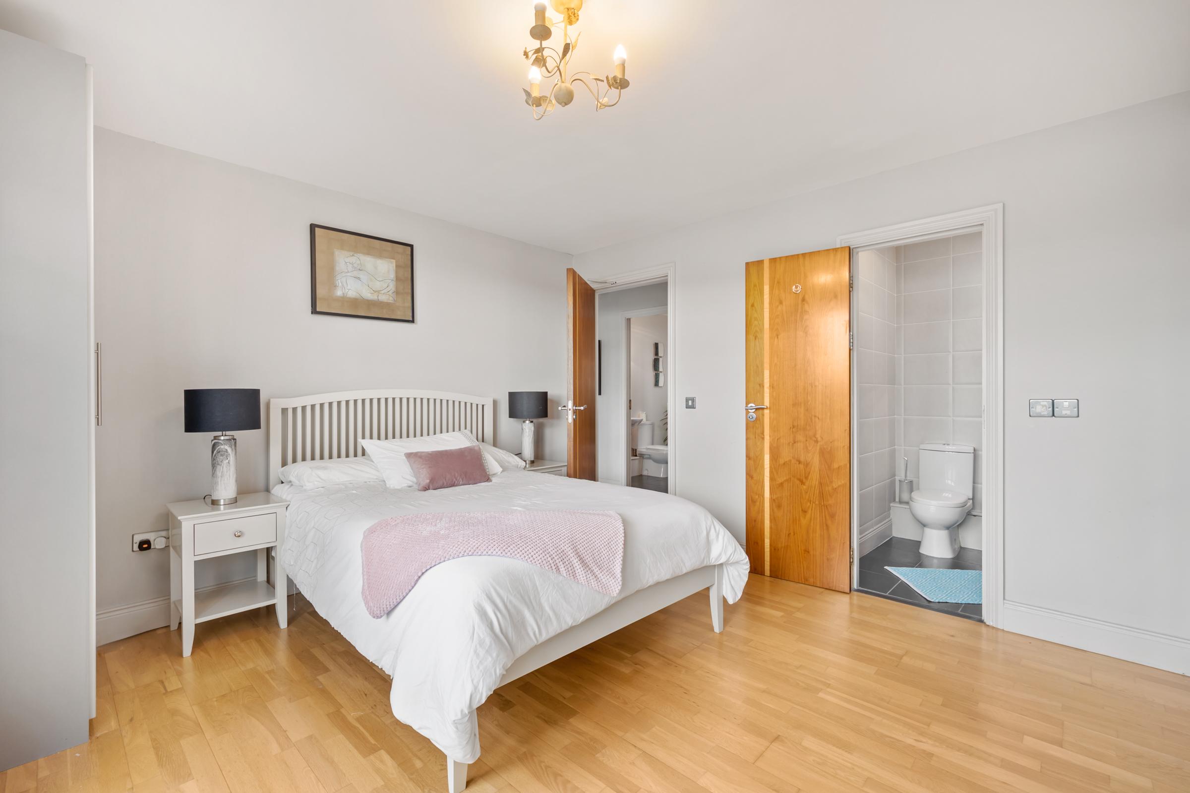 04.09 652 The Kingfisher, The Sanctuary, Jacob's Island, Mahon, Cork Stokes H Pix Web 16