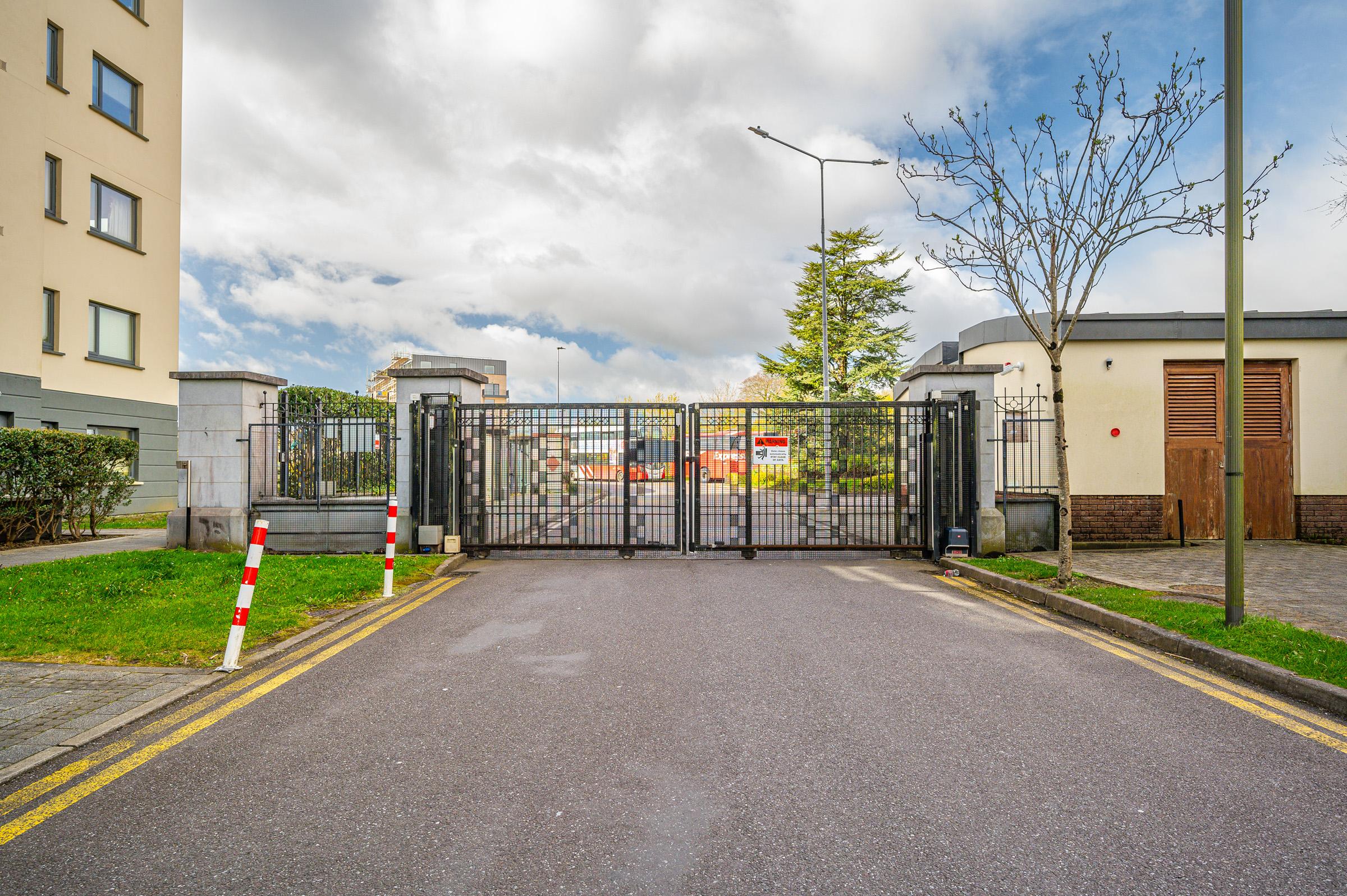 04.09 652 The Kingfisher, The Sanctuary, Jacob's Island, Mahon, Cork Stokes H Pix Web 29