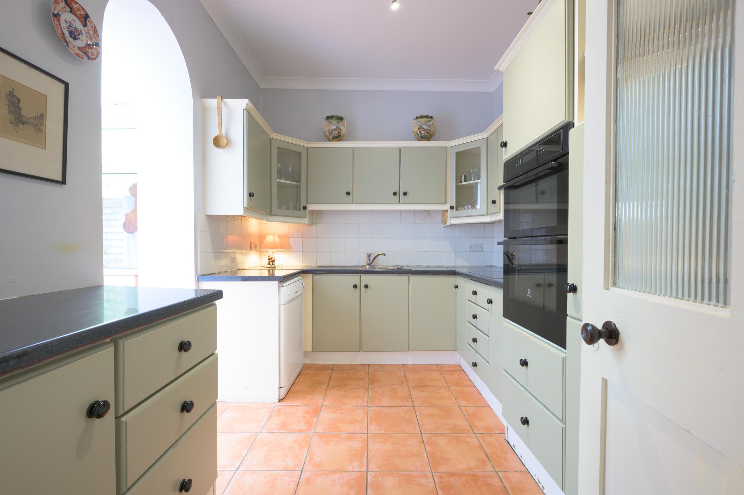 04.09 Albert Cottage, Strand Road, Monkstown, Cork Stokes H Pix Web 21