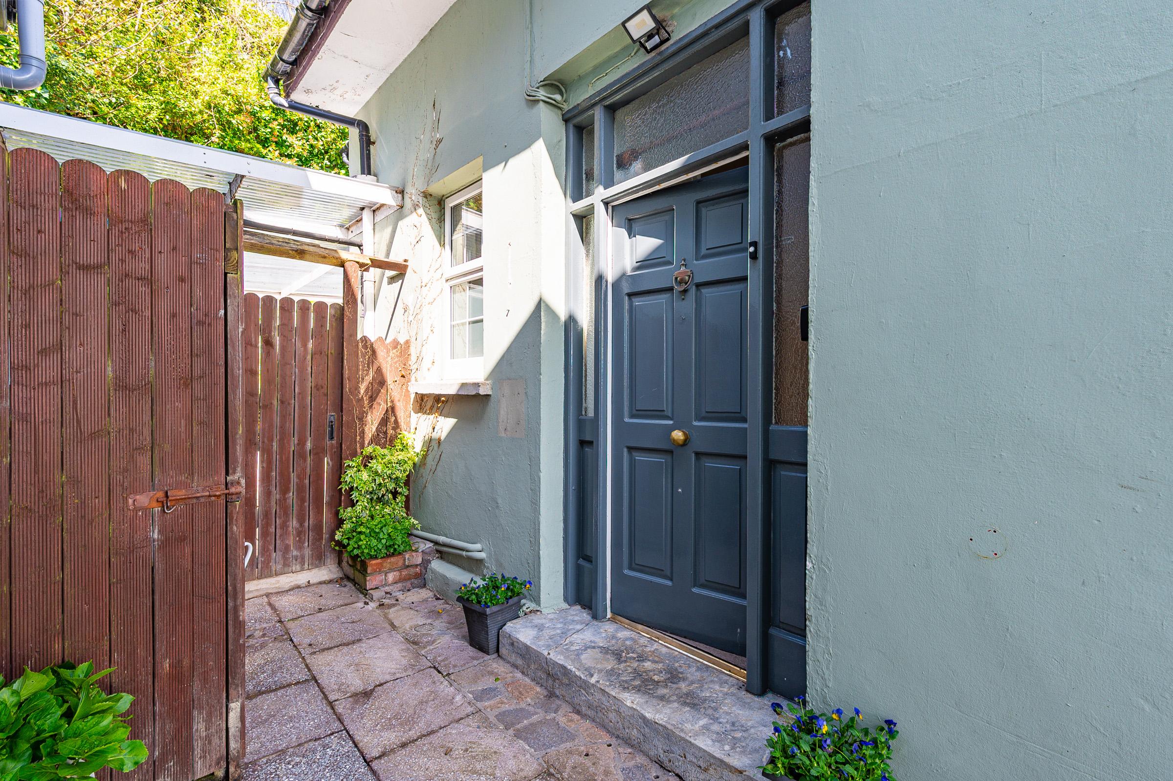 04.09 Albert Cottage, Strand Road, Monkstown, Cork Stokes H Pix Web 30