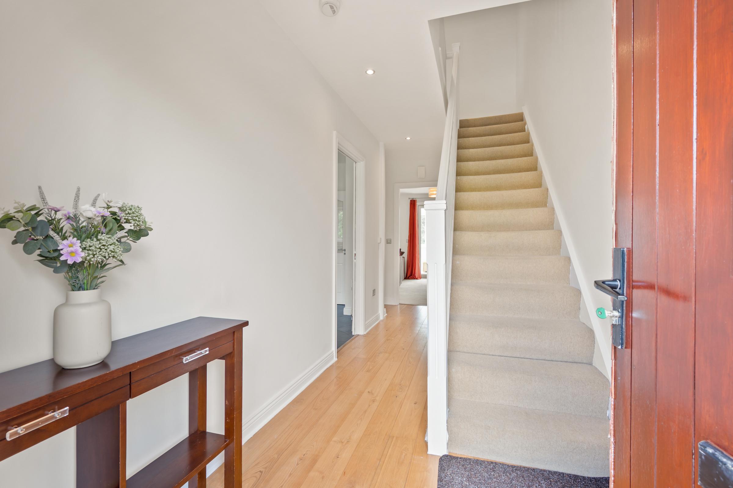 06.11 148 The Haven, Jacobs Island Stokes H Pix Web 01