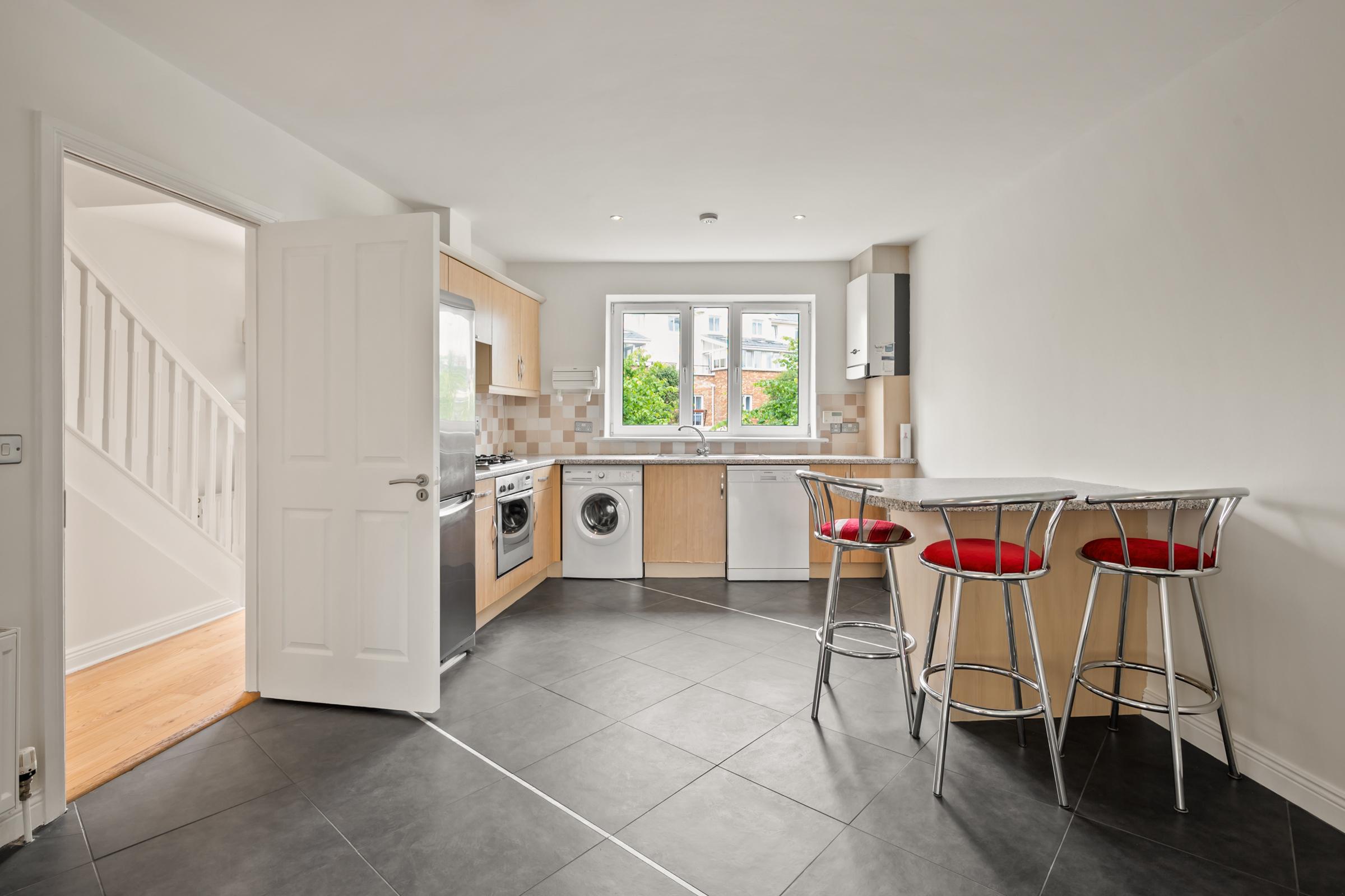 06.11 148 The Haven, Jacobs Island Stokes H Pix Web 02