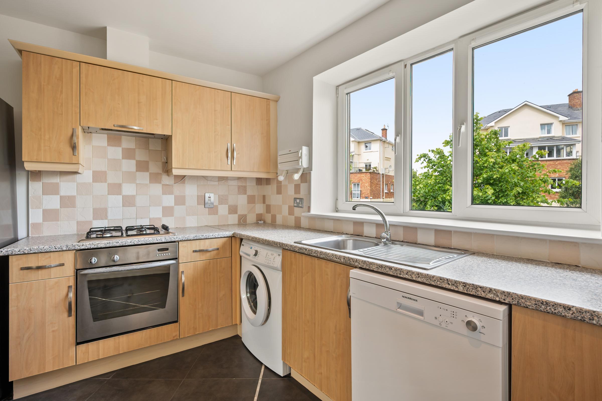 06.11 148 The Haven, Jacobs Island Stokes H Pix Web 03