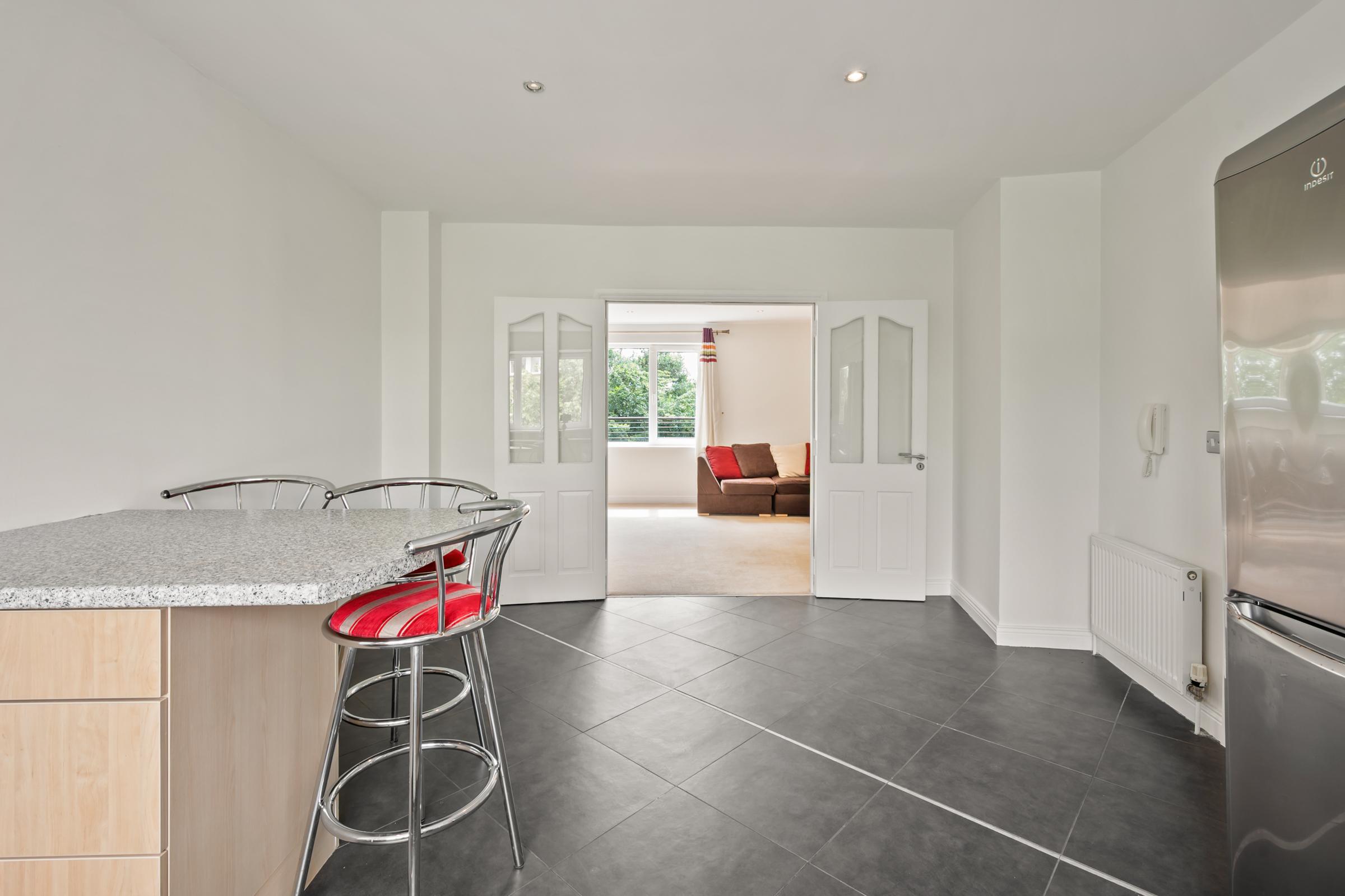 06.11 148 The Haven, Jacobs Island Stokes H Pix Web 04