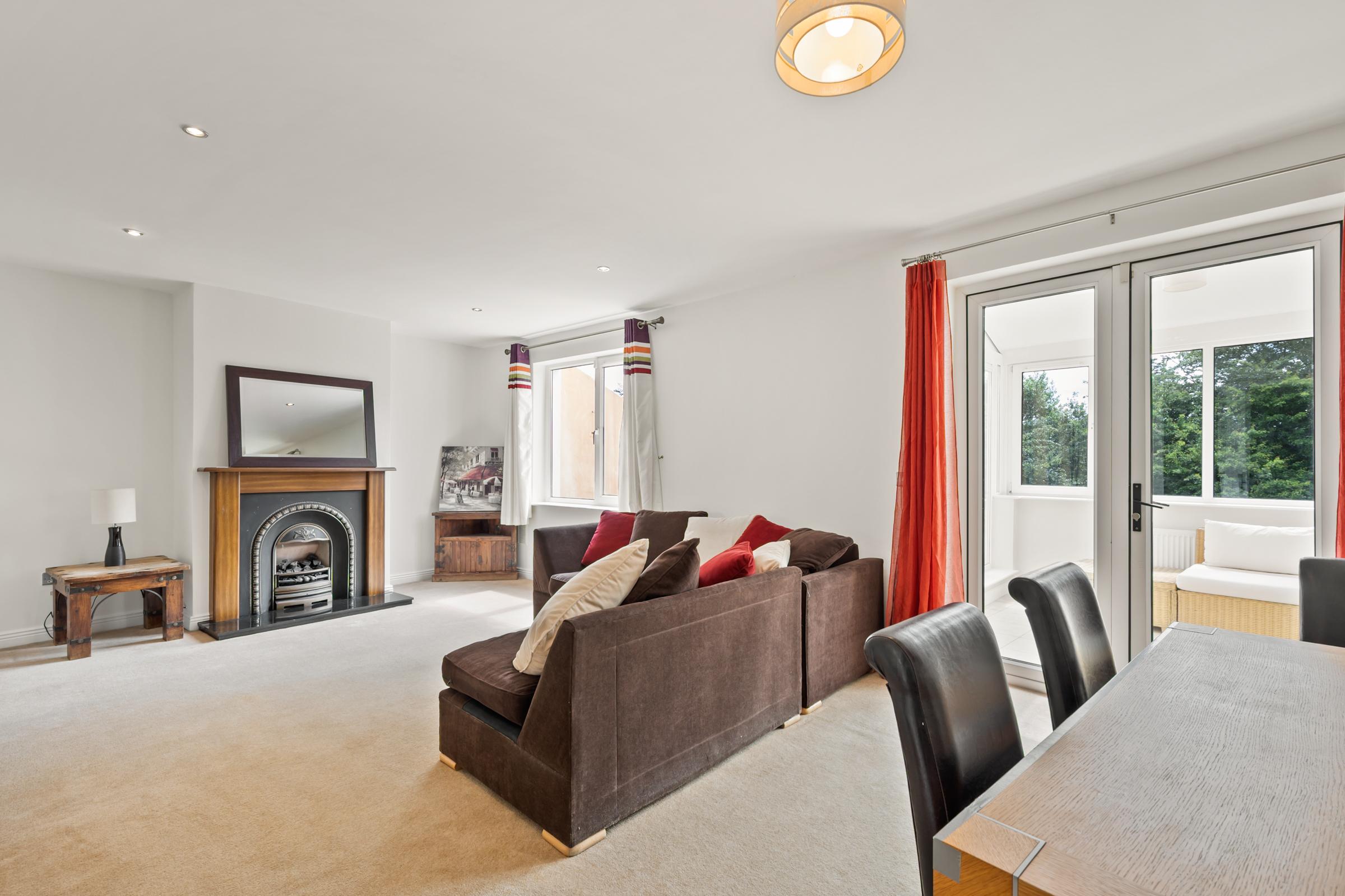 06.11 148 The Haven, Jacobs Island Stokes H Pix Web 06