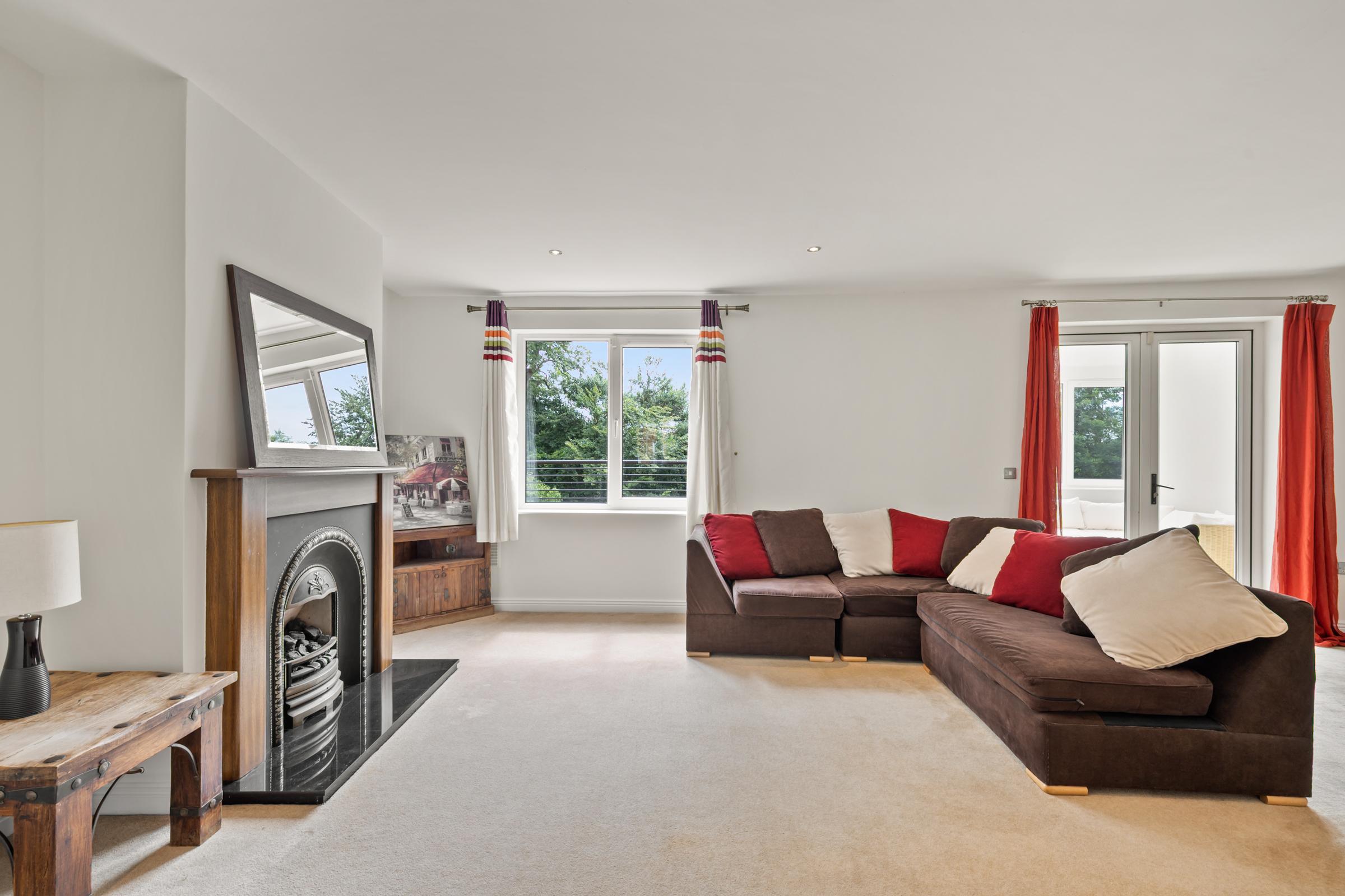 06.11 148 The Haven, Jacobs Island Stokes H Pix Web 07