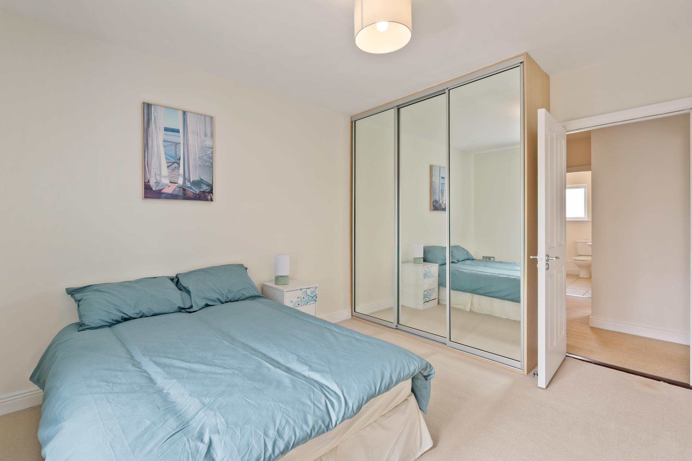 06.11 148 The Haven, Jacobs Island Stokes H Pix Web 14