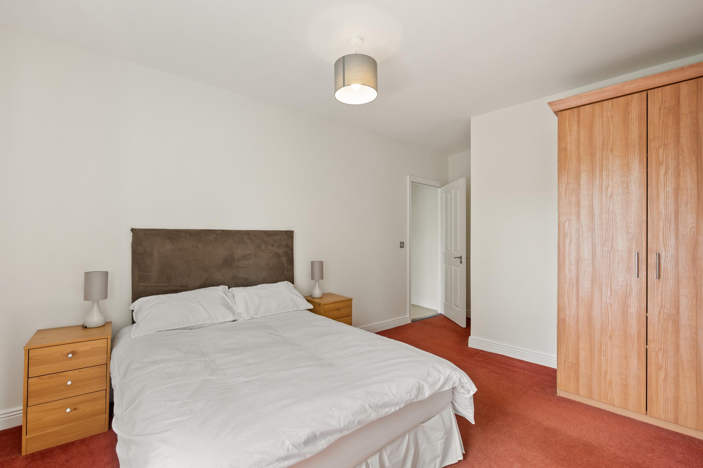 06.11 148 The Haven, Jacobs Island Stokes H Pix Web 16