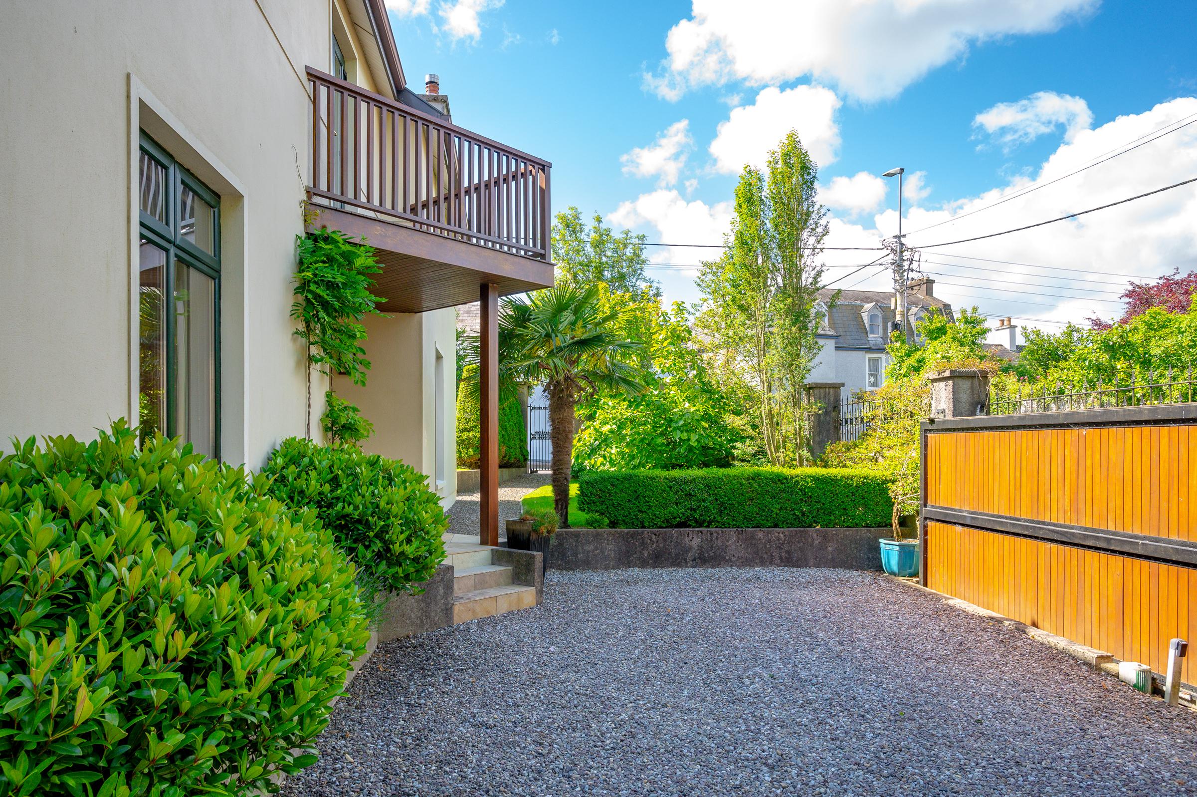 06.06 Sunnyside House 1, Barringtons Avenue, Blackrock Stokes H Pix Web 26