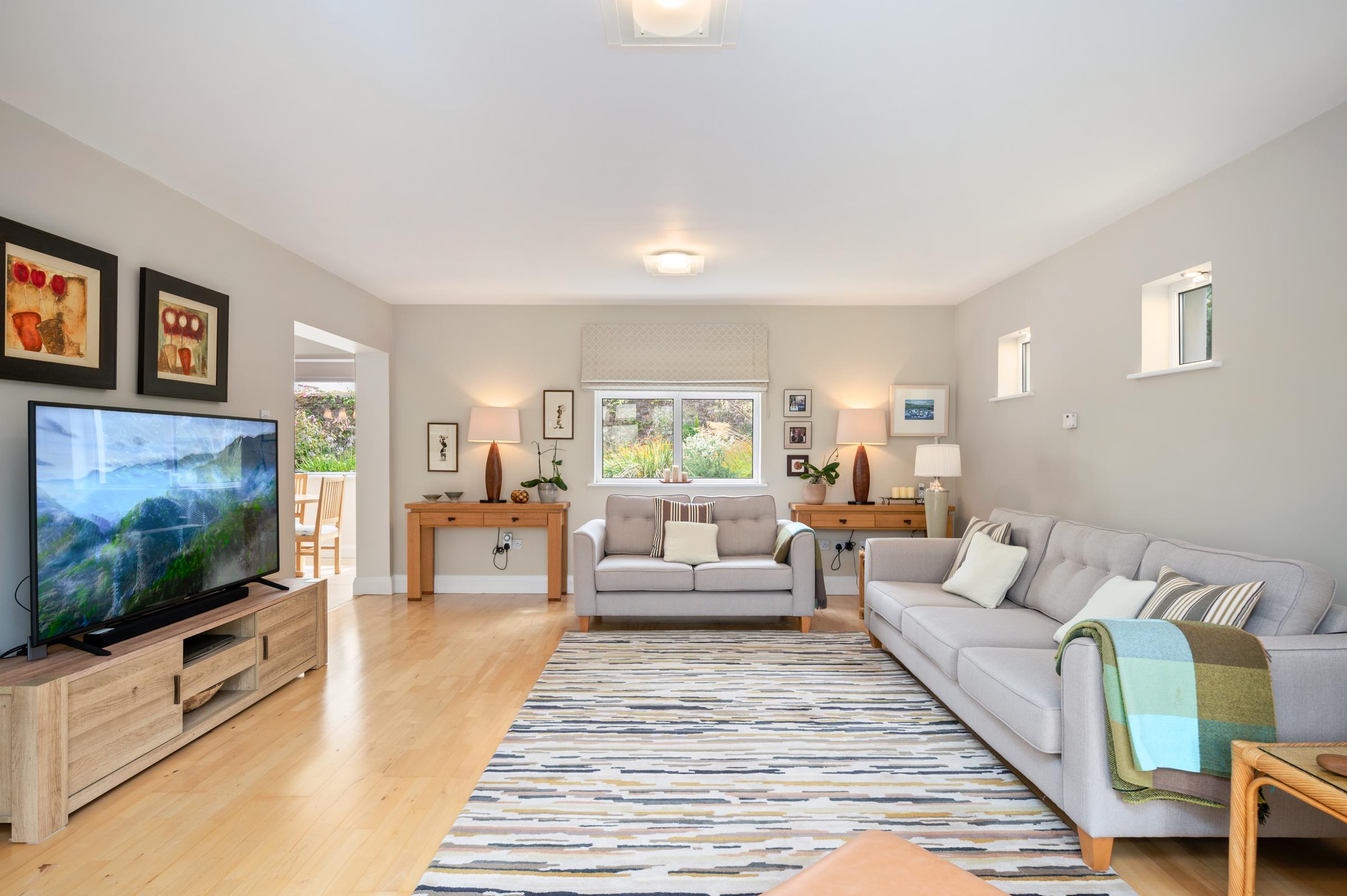 06.06 Sunnyside House 1, Barringtons Avenue, Blackrock Stokes H Pix Web 44