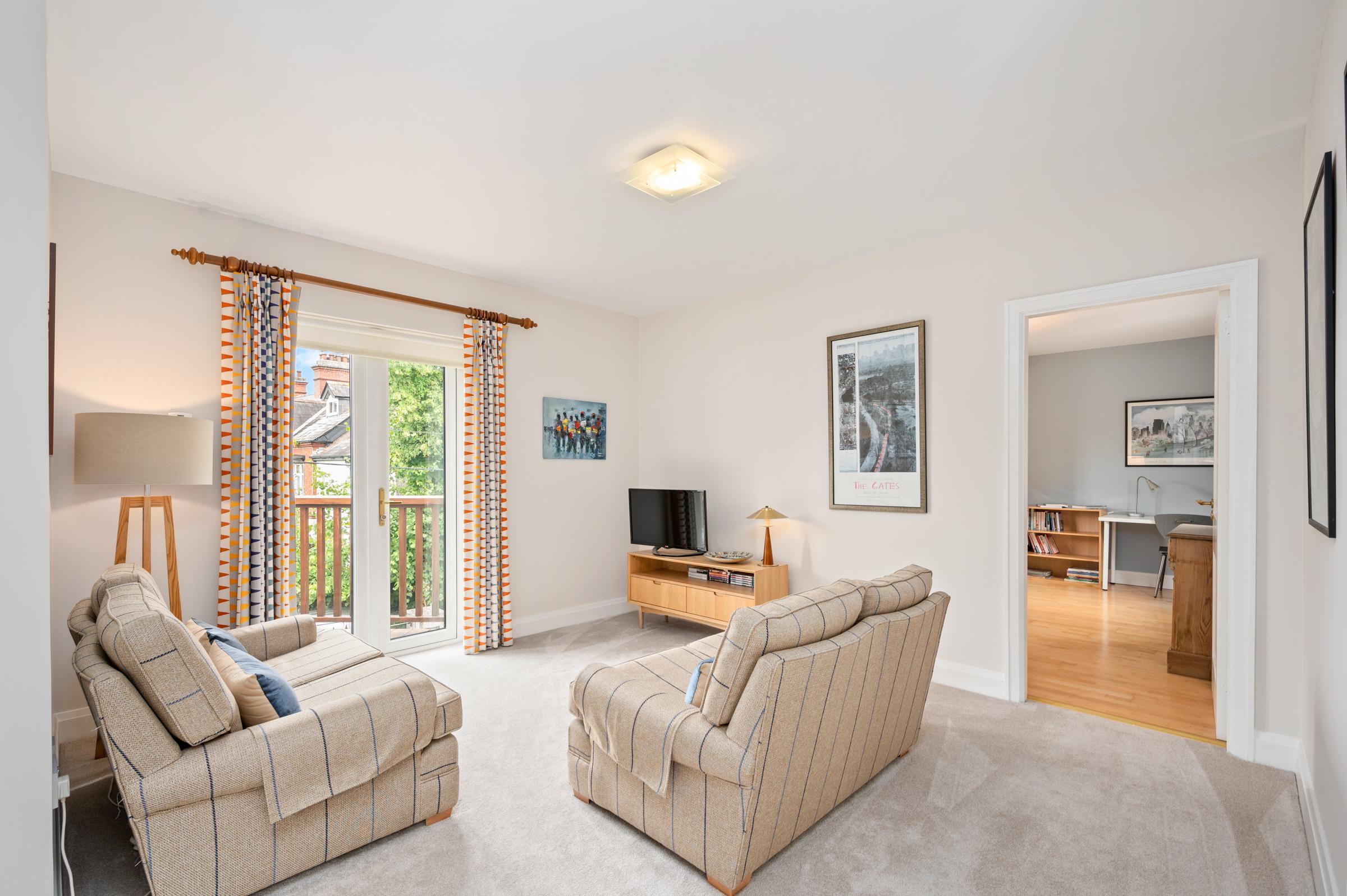 06.06 Sunnyside House 1, Barringtons Avenue, Blackrock Stokes H Pix Web 50