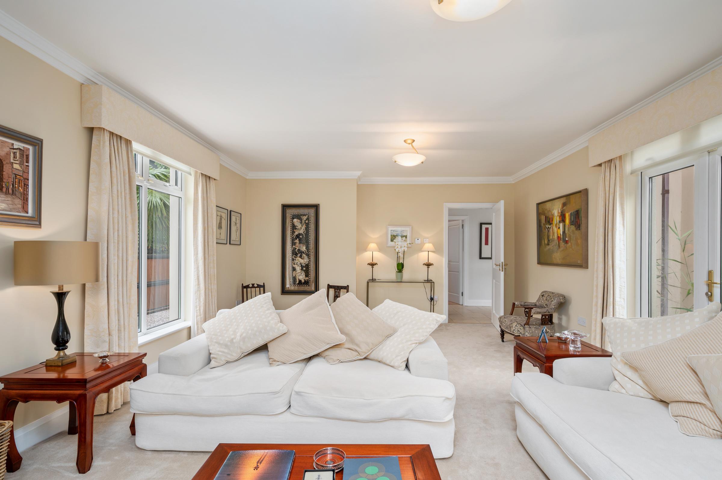 06.06 Sunnyside House 1, Barringtons Avenue, Blackrock Stokes H Pix Web 64