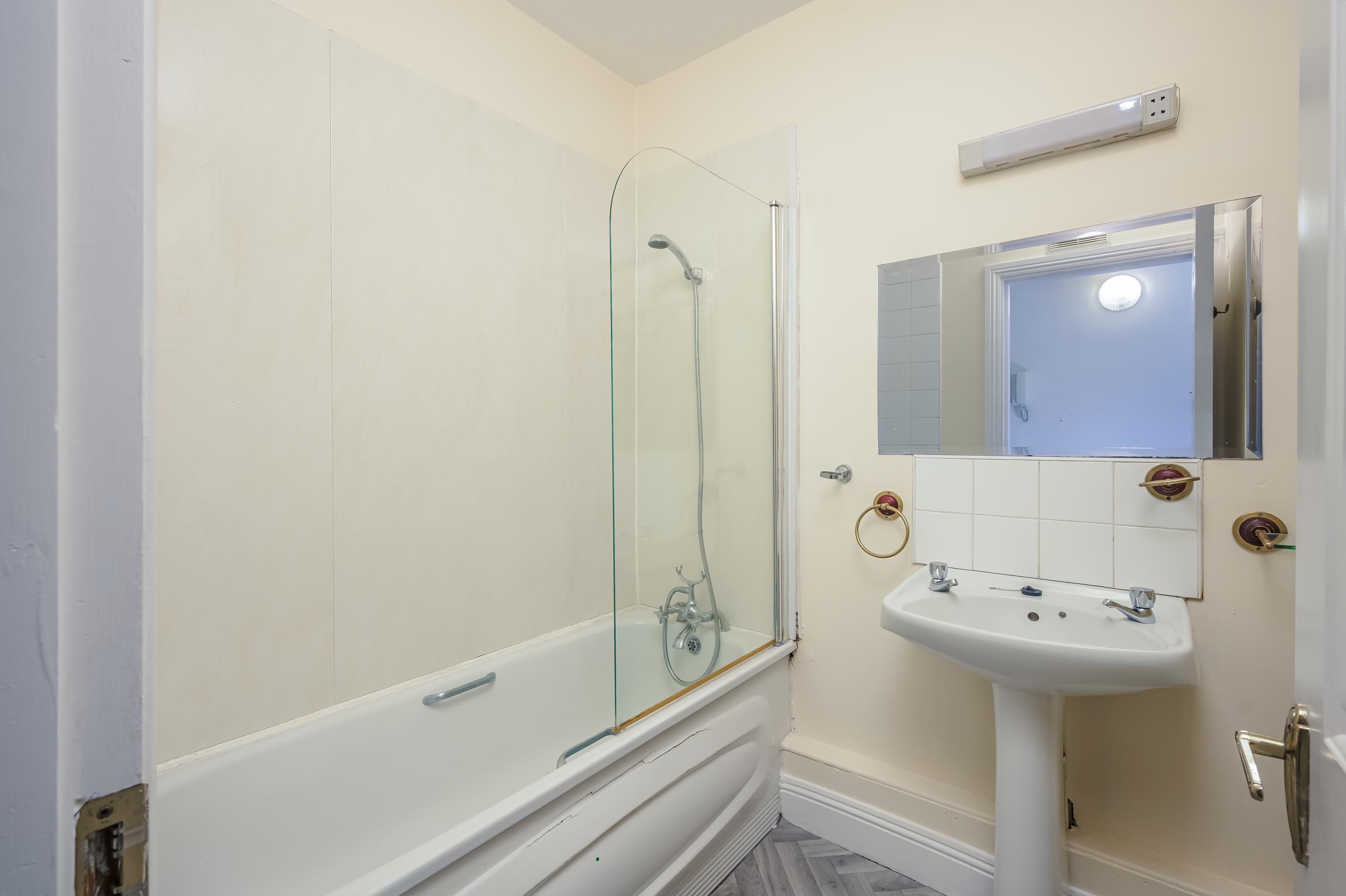 02.19 37 Lios Na Greine, South Douglas Road, Cork City, Co. Cork Stokes H Pix Web 19