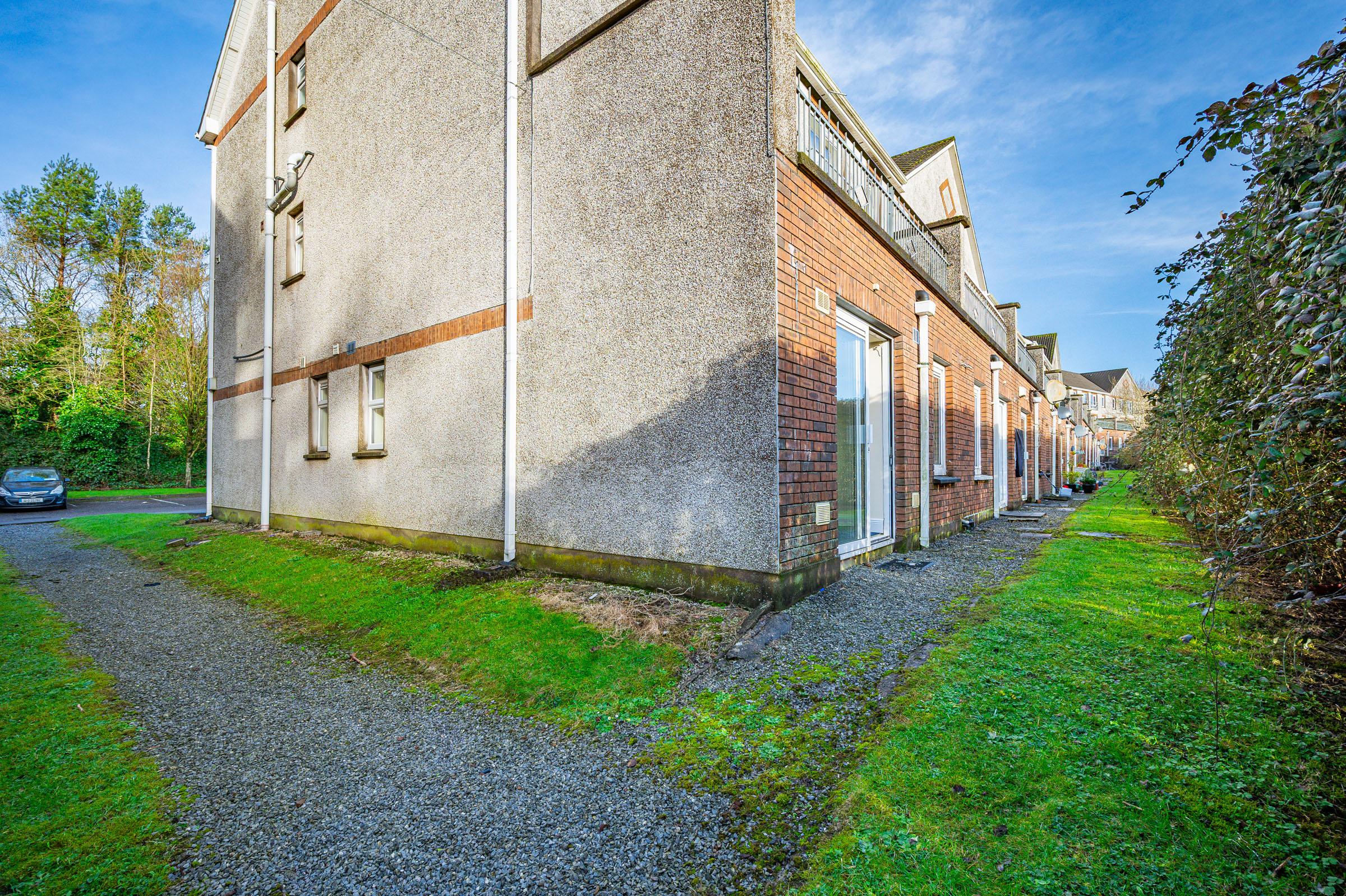 02.19 37 Lios Na Greine, South Douglas Road, Cork City, Co. Cork Stokes H Pix Web 27