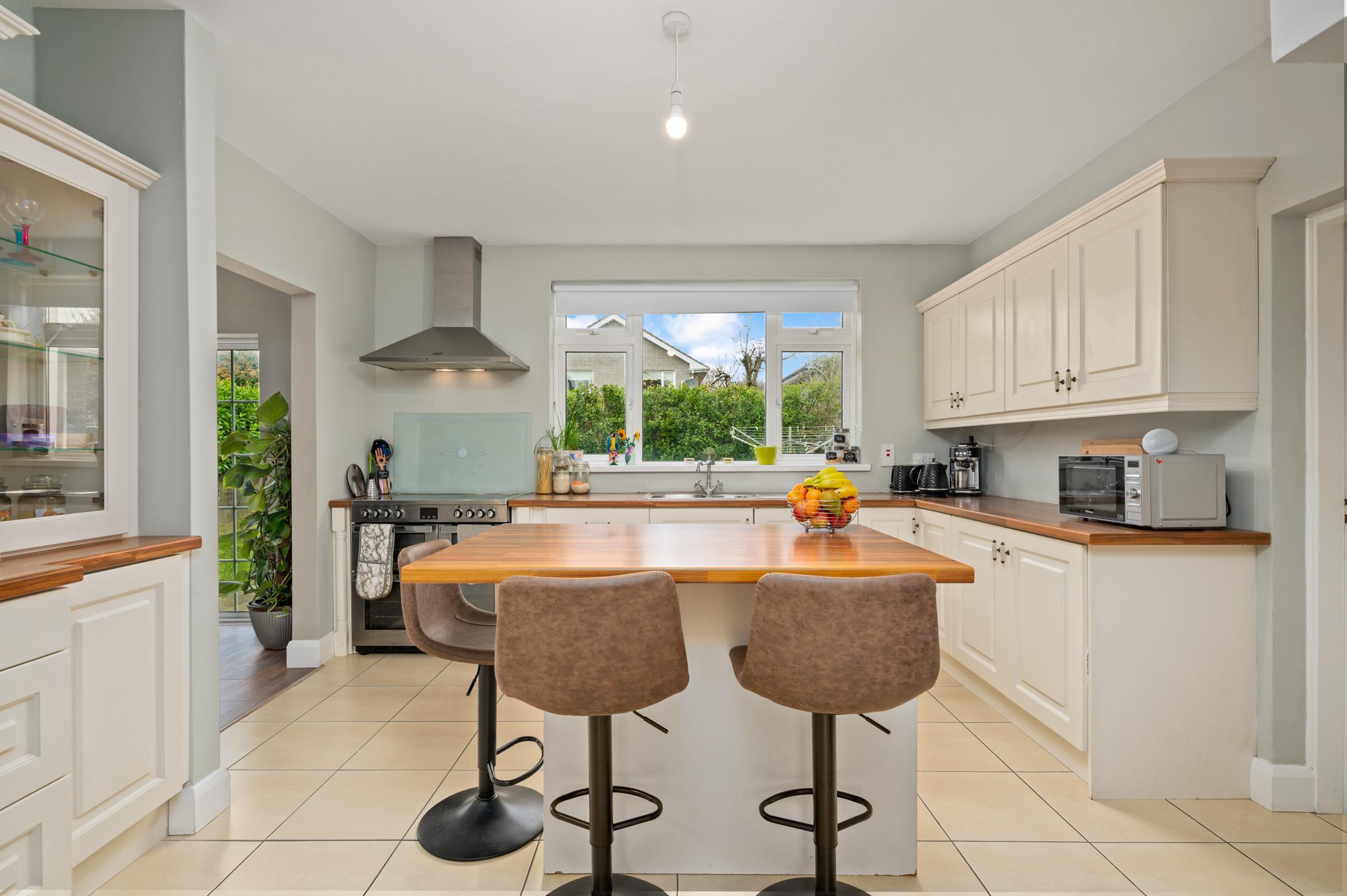 03.04 23 Upper Kensington, Clarke's Hill, Rochestown Stokes H Pix Web 02