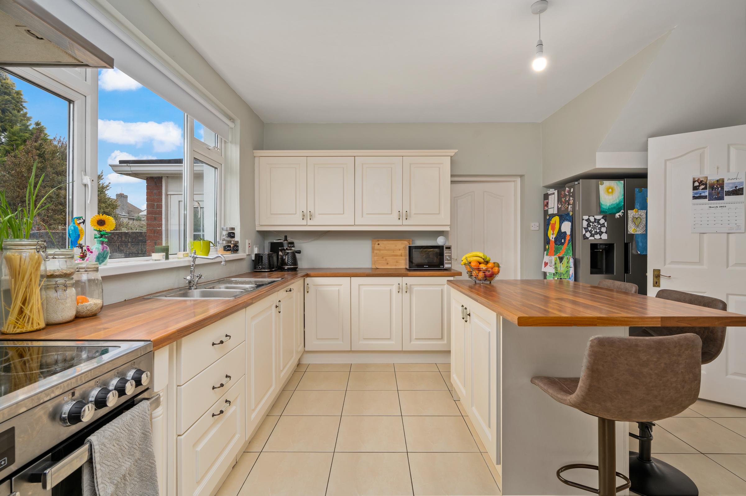 03.04 23 Upper Kensington, Clarke's Hill, Rochestown Stokes H Pix Web 03